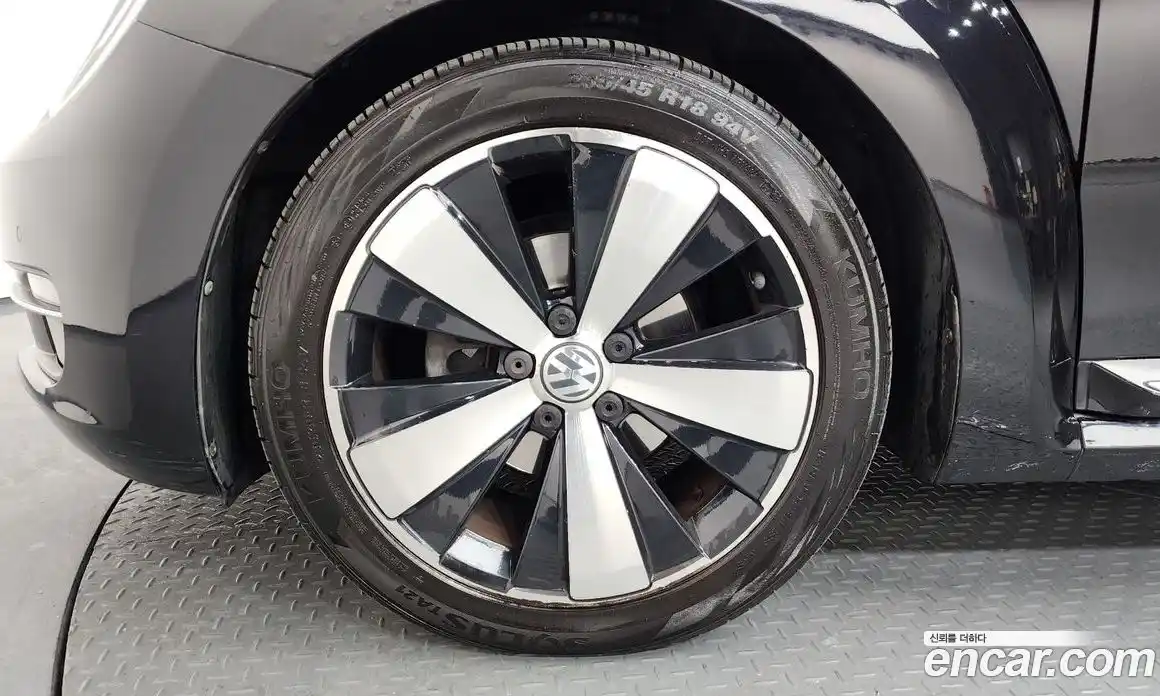 Volkswagen Beatle 2014 2.0 Автомат в Москве № 168997, фото 18