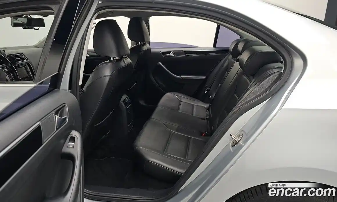 Volkswagen Jetta 2015 2.0 Автомат в Москве № 169077, фото 3