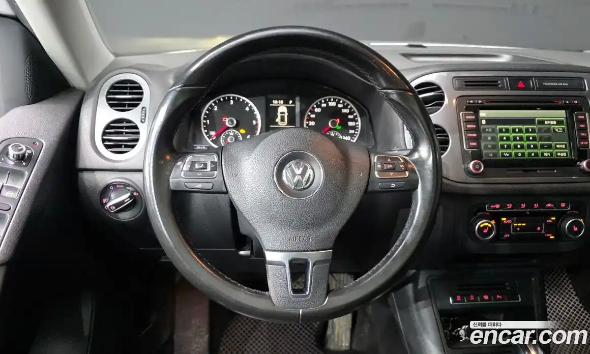 Volkswagen Tiguan 2013 2.0 Автомат в Москве № 169101, фото 15