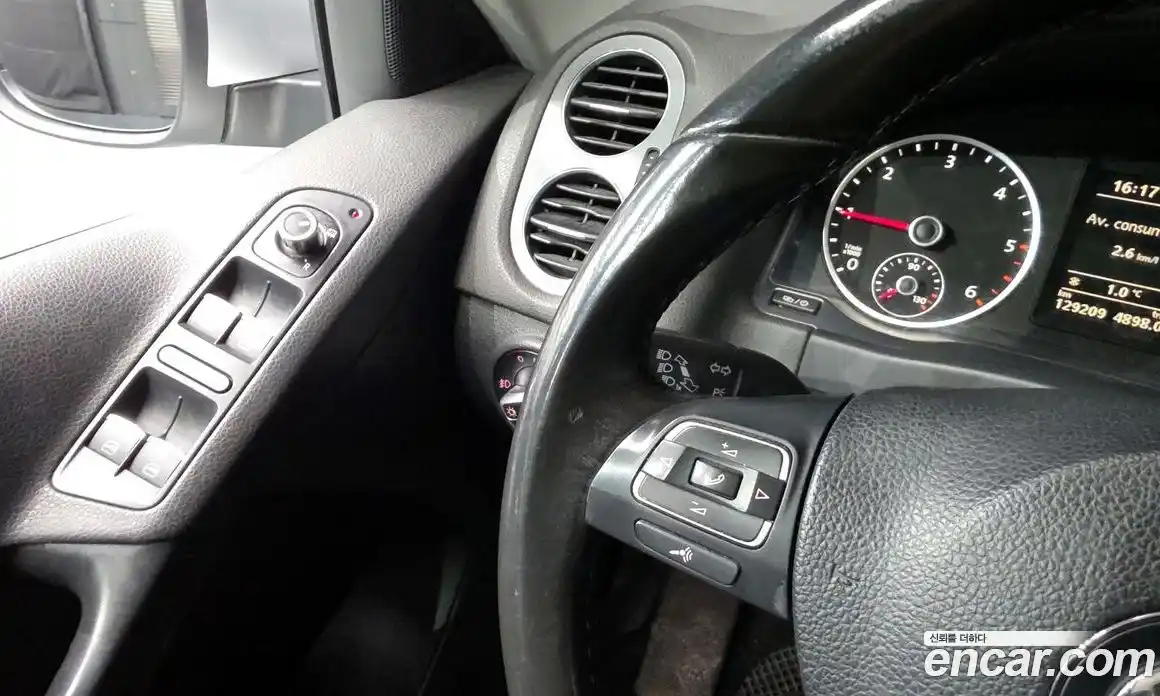 Volkswagen Tiguan 2013 2.0 Автомат в Москве № 169101, фото 19