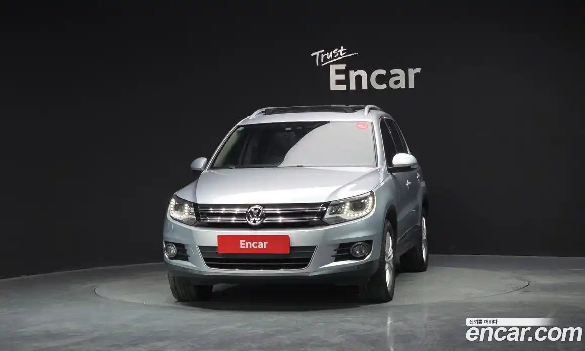 Volkswagen Tiguan 2013 2.0 Автомат в Москве № 169101, фото 3