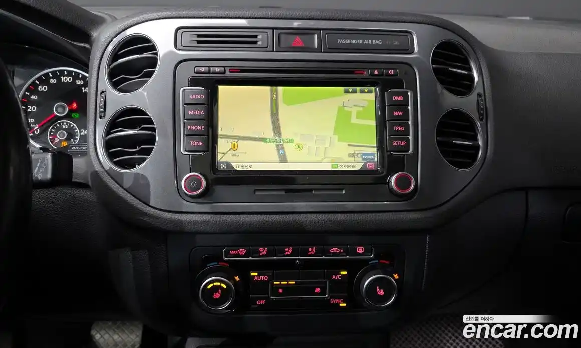 Volkswagen Tiguan 2013 2.0 Автомат в Москве № 169101, фото 4