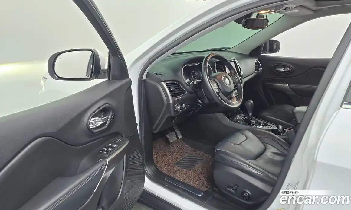 Jeep Cherokee 2020 2.4 Автомат в Москве № 169512, фото 9