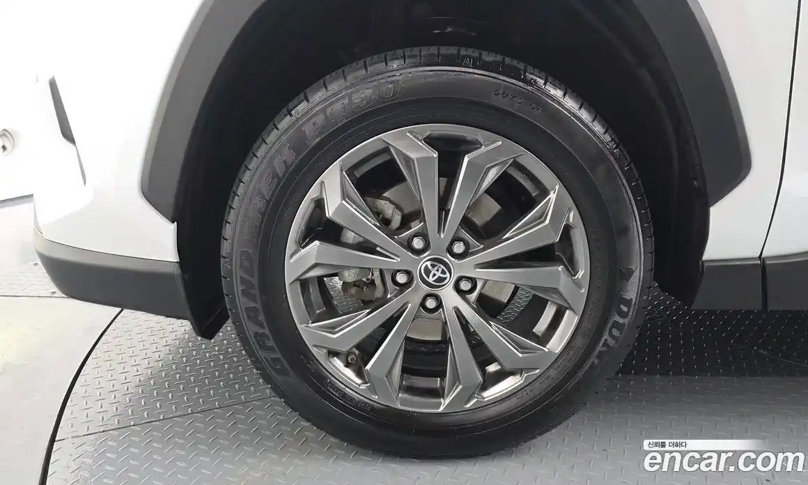 Toyota RAV4 2024 2.5 Автомат в Москве № 170188, фото 16