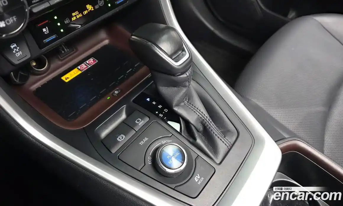 Toyota RAV4 2024 2.5 Автомат в Москве № 170188, фото 17