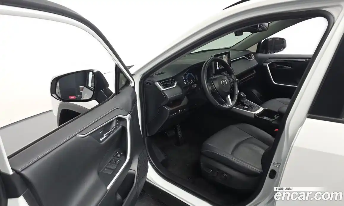 Toyota RAV4 2024 2.5 Автомат в Москве № 170188, фото 3