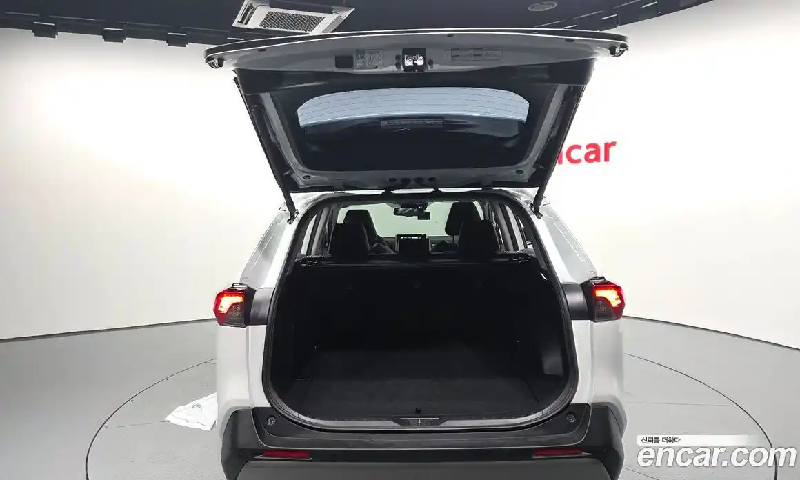 Toyota RAV4 2024 2.5 Автомат в Москве № 170188, фото 9