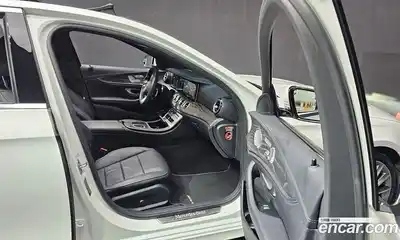 Mercedes-Benz E-Class 2022 2.0 Автомат в Москве № 179787, миниатюра 9