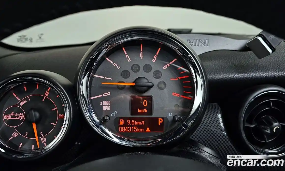 Mini Cooper Convertible 2015 1.6 Автомат в Москве № 198346, фото 14