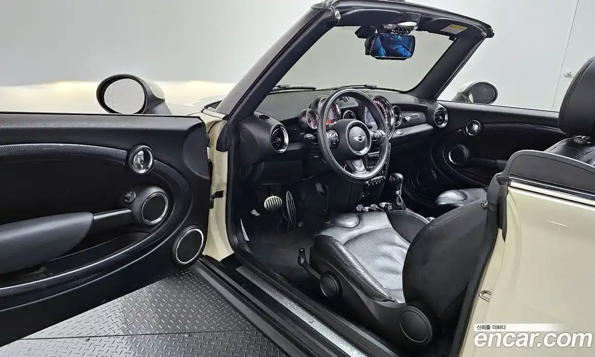 Mini Cooper Convertible 2015 1.6 Автомат в Москве № 198346, фото 18