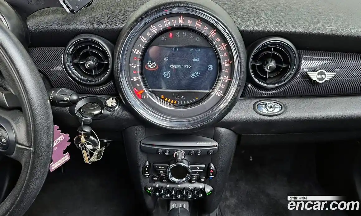 Mini Cooper Convertible 2015 1.6 Автомат в Москве № 198346, фото 20