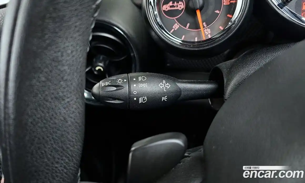 Mini Cooper Convertible 2015 1.6 Автомат в Москве № 198346, фото 4