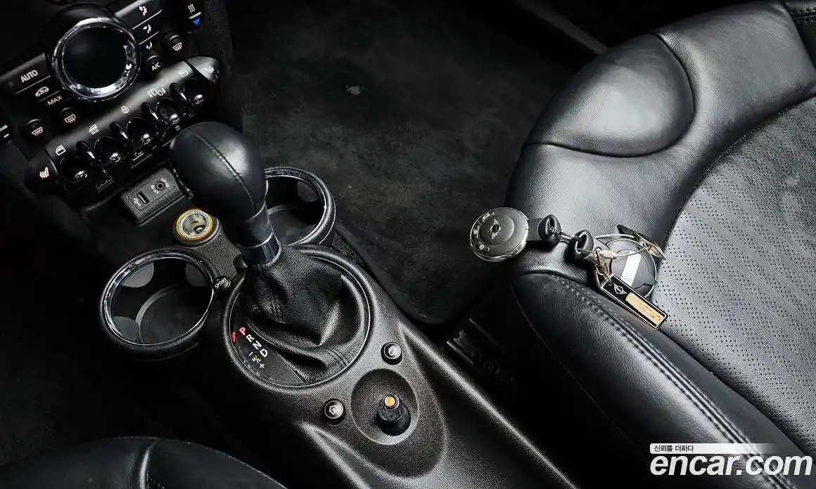 Mini Cooper Convertible 2015 1.6 Автомат в Москве № 198346, фото 9