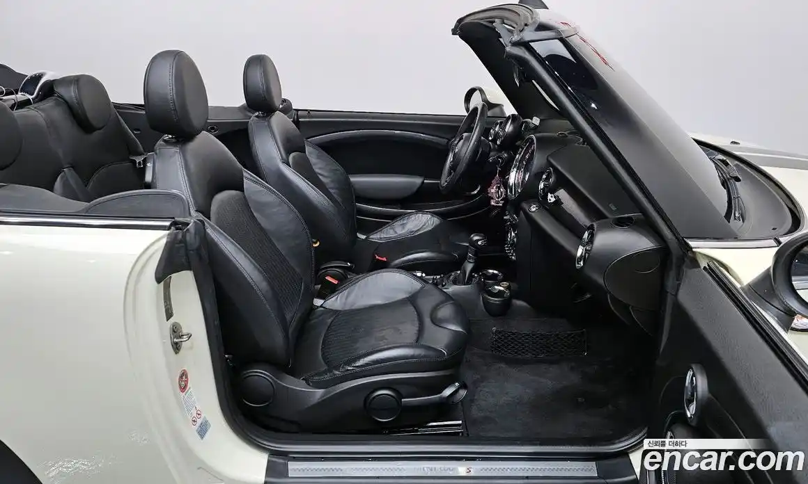 Mini Cooper Convertible 2015 1.6 Автомат в Москве № 198346, фото 10