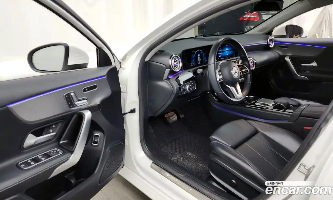 Mercedes-Benz A-Class 2020 2.0 Автомат в Москве № 211950, фото 3