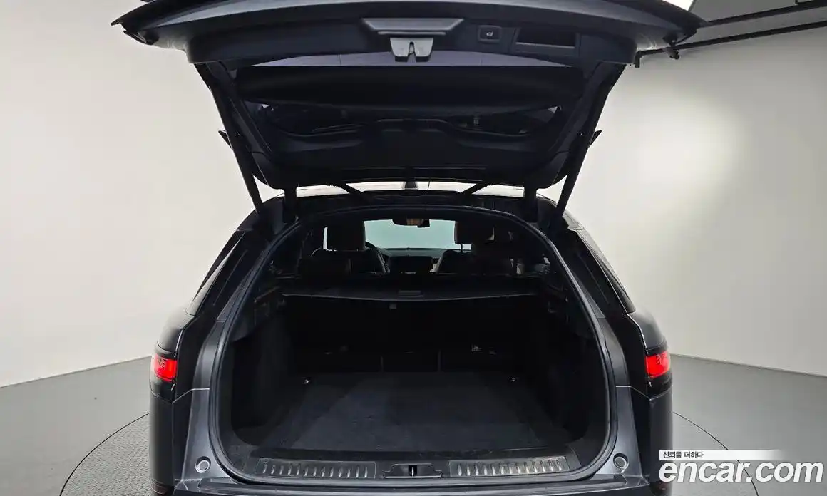 Land Rover Range-Rover Velar 2018 3.0 Автомат в Москве № 213735, фото 18