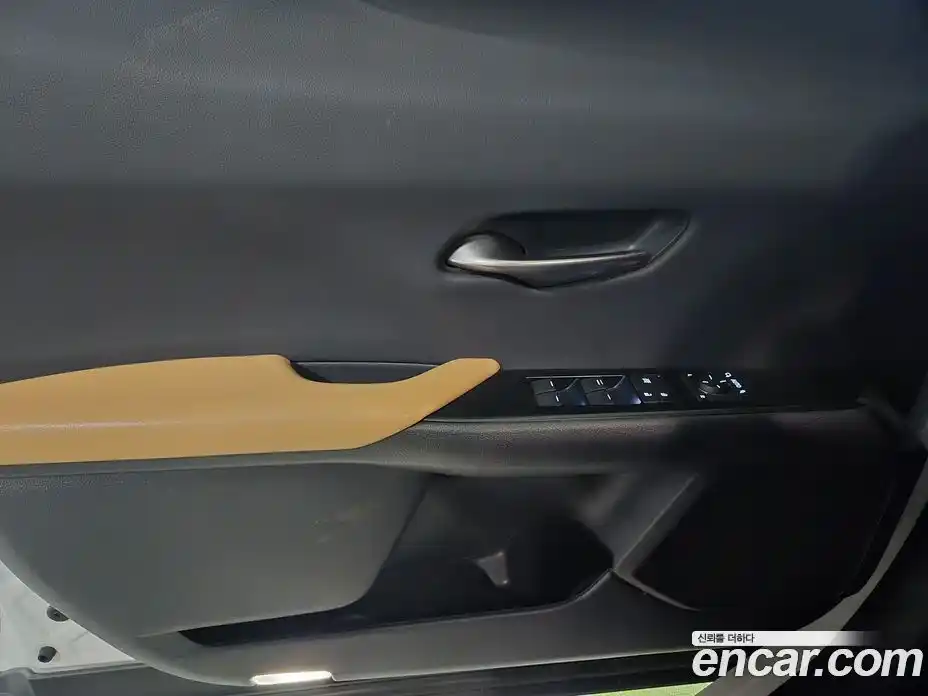 Lexus UX 2024 2.0 Автомат в Москве № 214777, фото 11