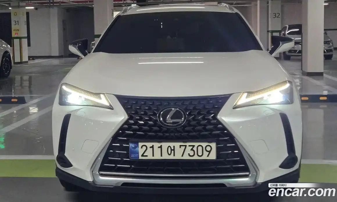 Lexus UX 2024 2.0 Автомат в Москве № 214777, фото 3