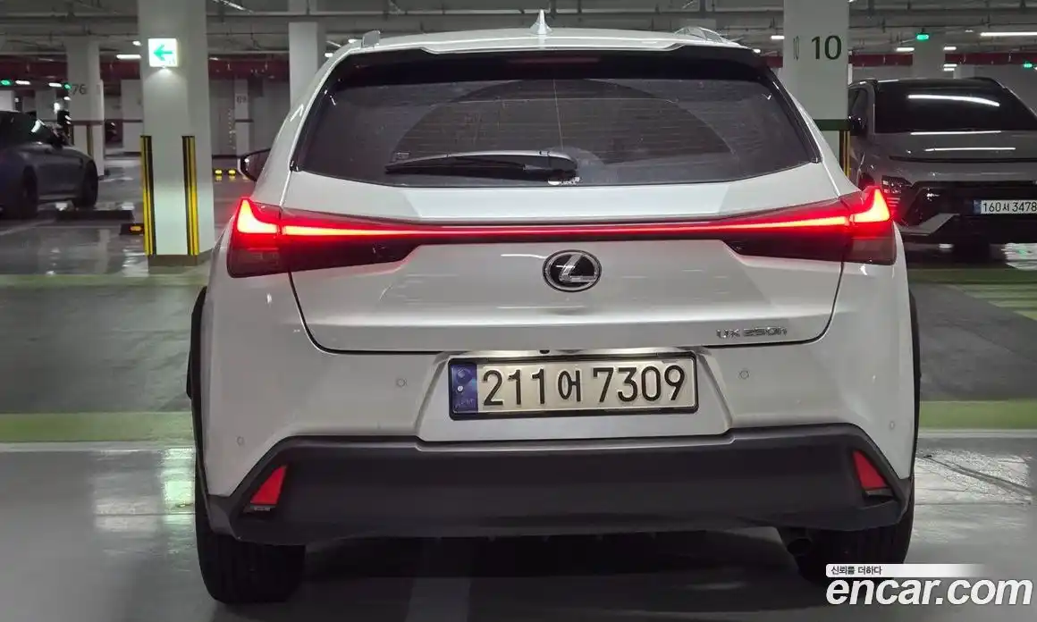 Lexus UX 2024 2.0 Автомат в Москве № 214777, фото 4