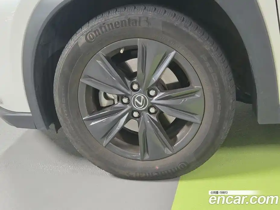 Lexus UX 2024 2.0 Автомат в Москве № 214777, фото 5