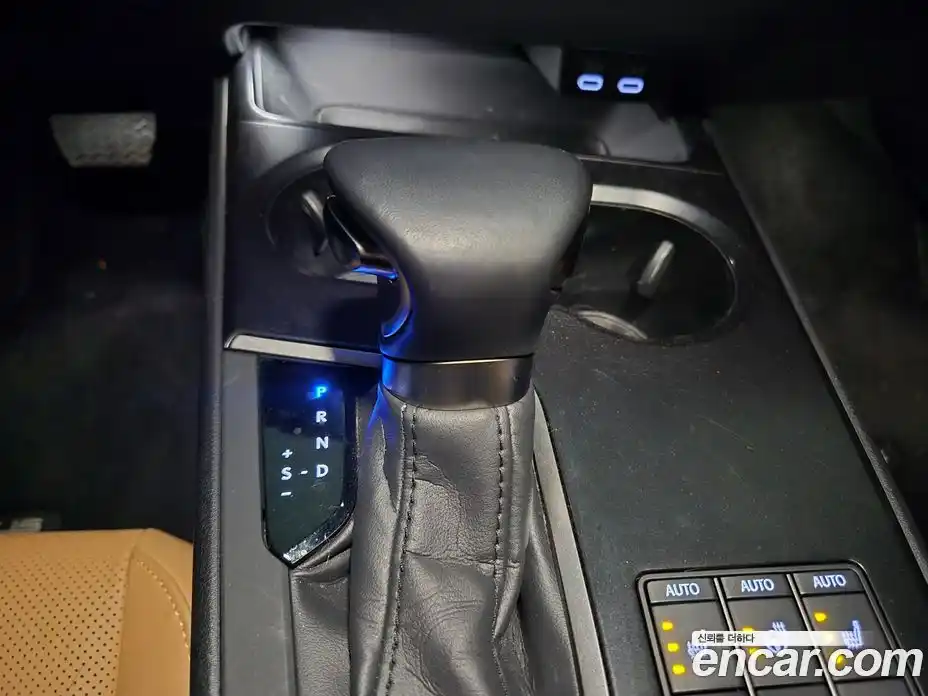 Lexus UX 2024 2.0 Автомат в Москве № 214777, фото 9