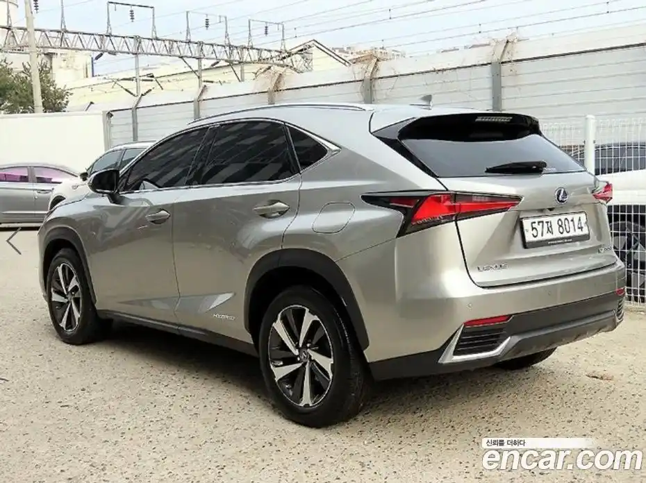 Lexus NX 2019 2.5 Автомат в Москве № 214800, фото 3