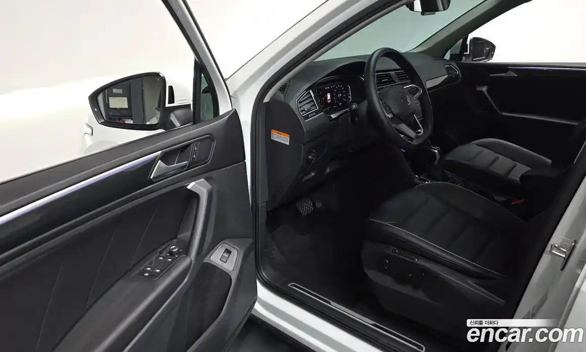 Volkswagen Tiguan 2022 2.0 Автомат в Москве № 215051, фото 12