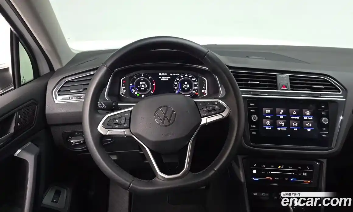 Volkswagen Tiguan 2022 2.0 Автомат в Москве № 215051, фото 13