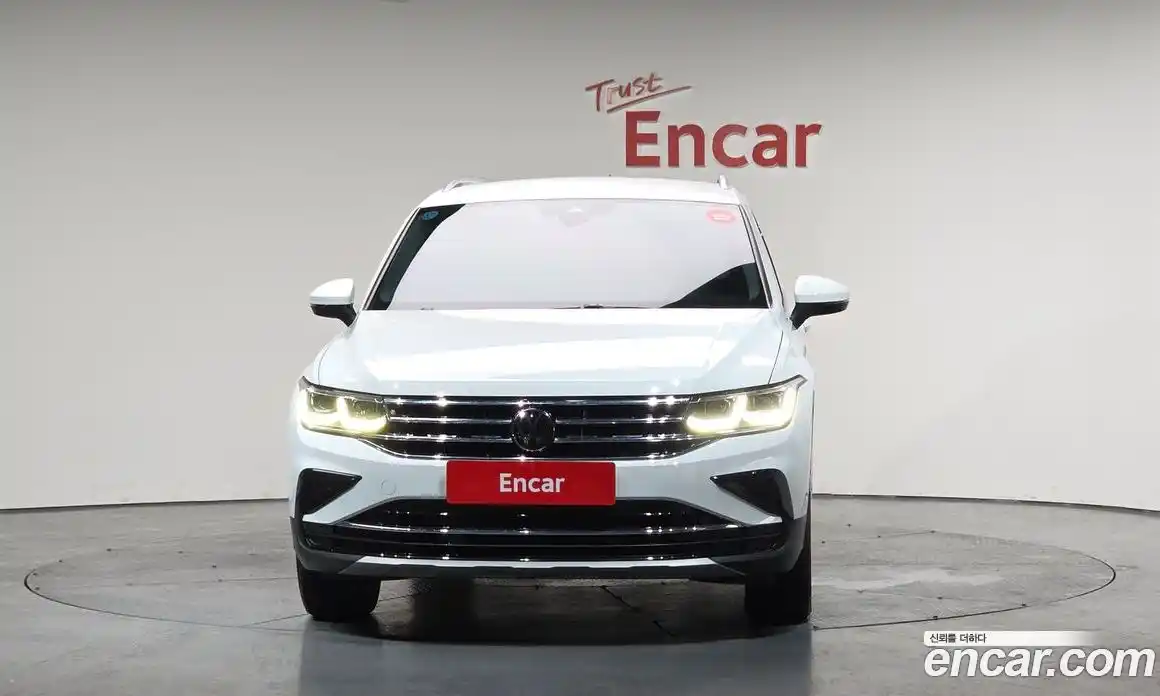 Volkswagen Tiguan 2022 2.0 Автомат в Москве № 215051, фото 3