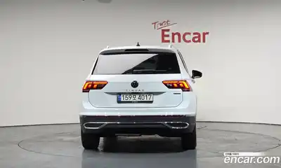 Volkswagen Tiguan 2022 2.0 Автомат в Москве № 215051, миниатюра 4