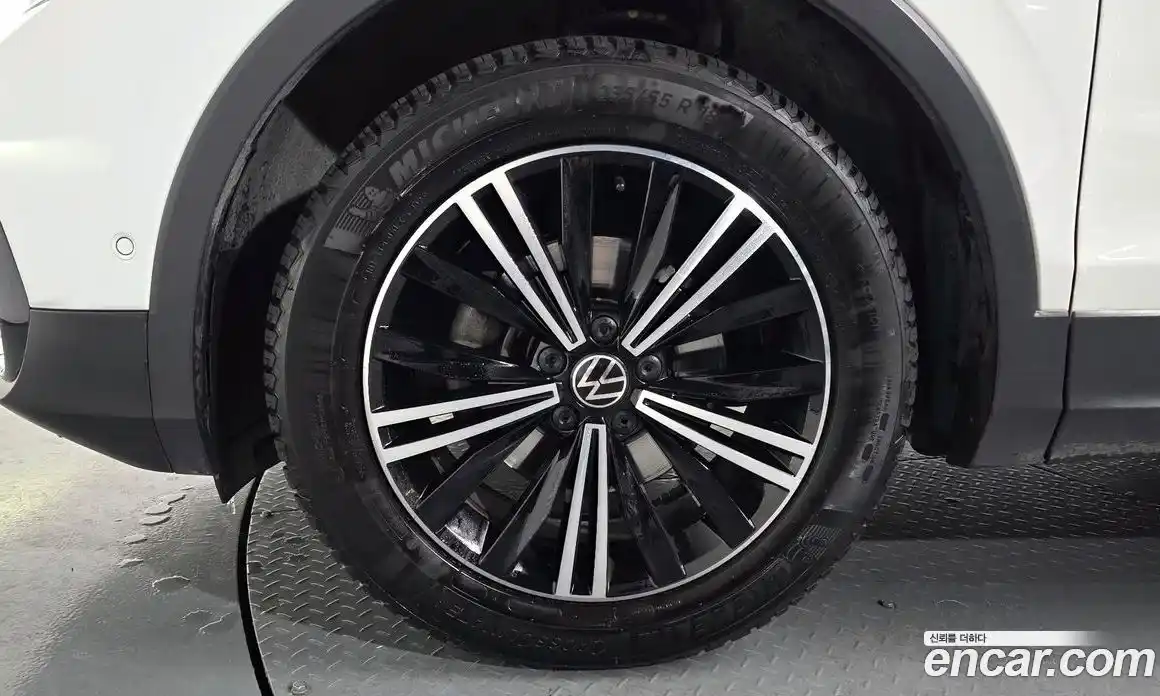 Volkswagen Tiguan 2022 2.0 Автомат в Москве № 215051, фото 5