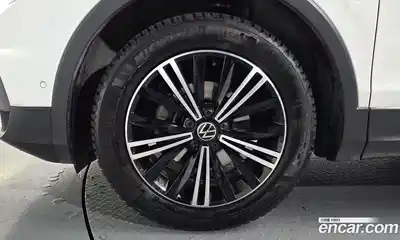 Volkswagen Tiguan 2022 2.0 Автомат в Москве № 215051, миниатюра 5