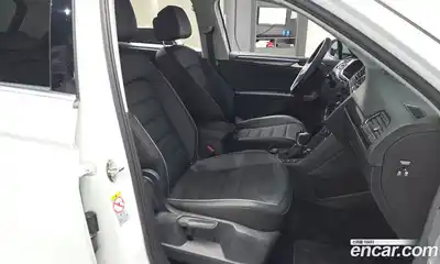 Volkswagen Tiguan 2022 2.0 Автомат в Москве № 215051, миниатюра 10