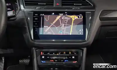 Volkswagen Tiguan 2021 2.0 Автомат в Москве № 215053, миниатюра 2