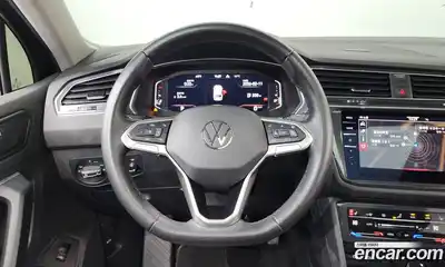 Volkswagen Tiguan 2021 2.0 Автомат в Москве № 215053, миниатюра 3