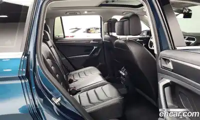 Volkswagen Tiguan 2021 2.0 Автомат в Москве № 215053, миниатюра 10