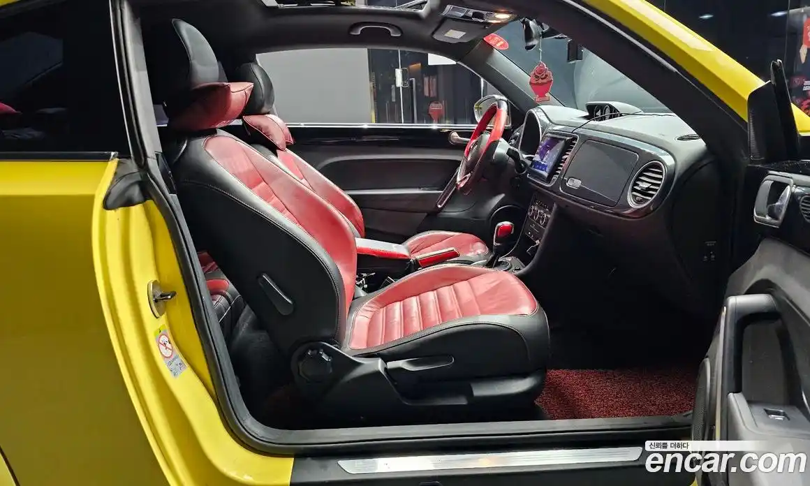 Volkswagen Beatle 2013 2.0 Автомат в Москве № 215235, фото 12