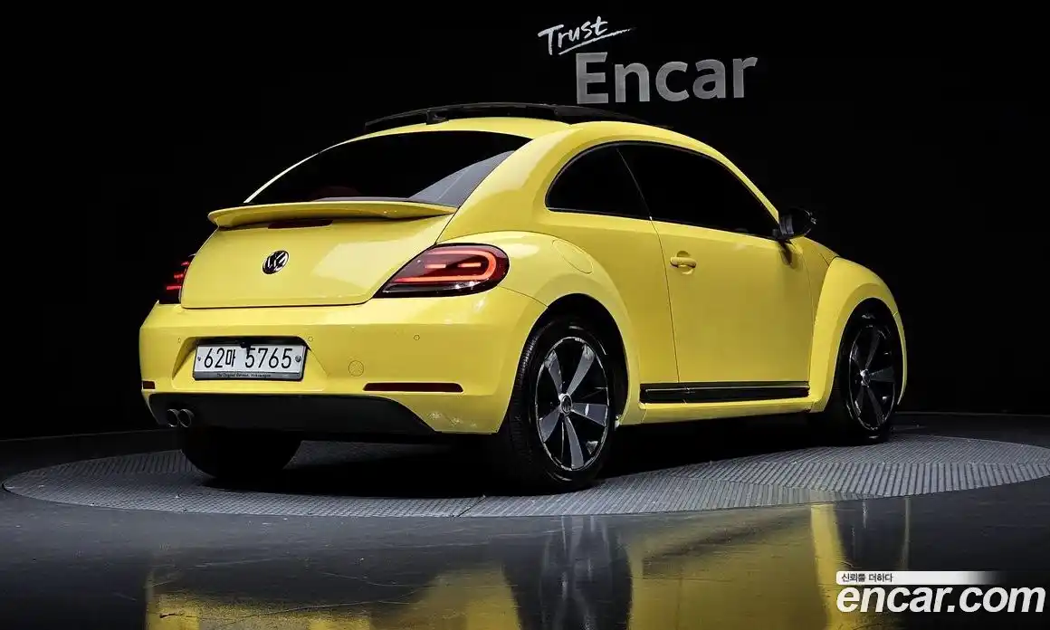 Volkswagen Beatle 2013 2.0 Автомат в Москве № 215235, фото 16