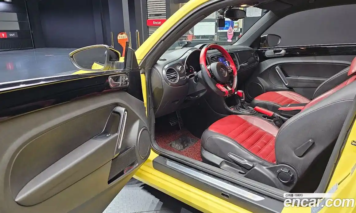 Volkswagen Beatle 2013 2.0 Автомат в Москве № 215235, фото 18