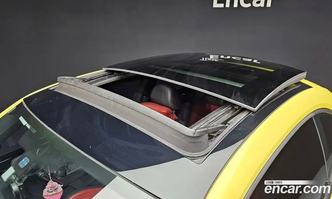 Volkswagen Beatle 2013 2.0 Автомат в Москве № 215235, фото 3