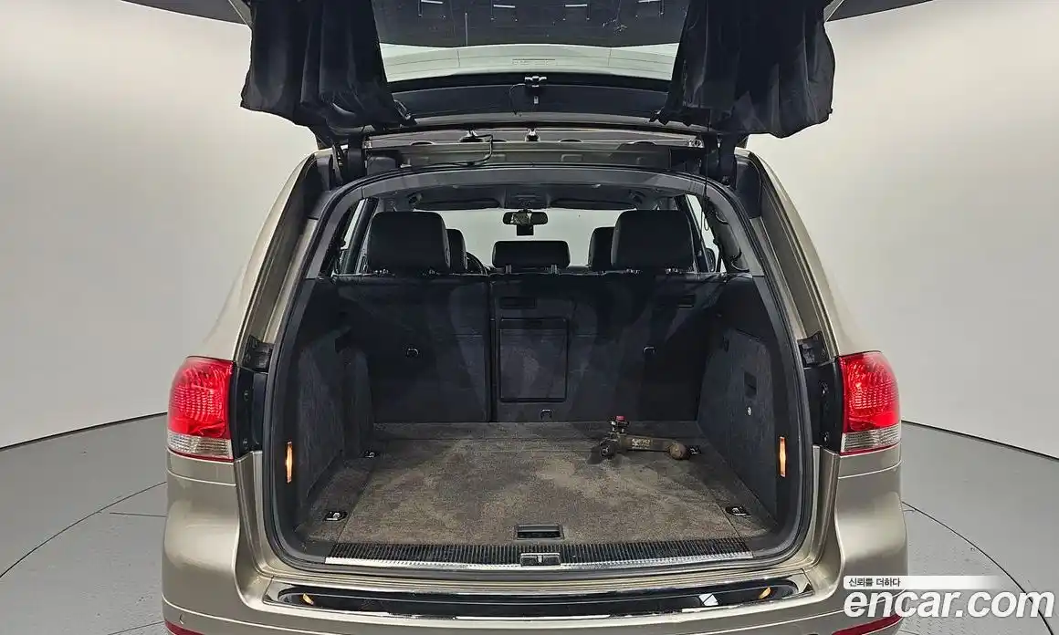 Volkswagen Touareg 2005 4.2 Автомат в Москве № 215372, фото 20