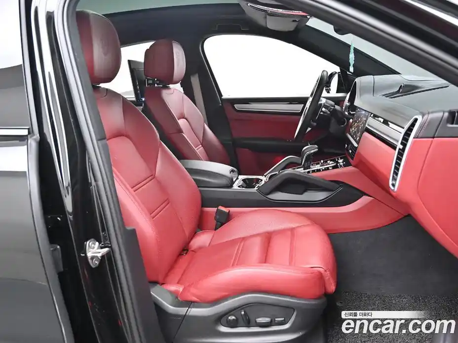 Porsche Cayenne 2023 3.0 Автомат в Москве № 231075, фото 10