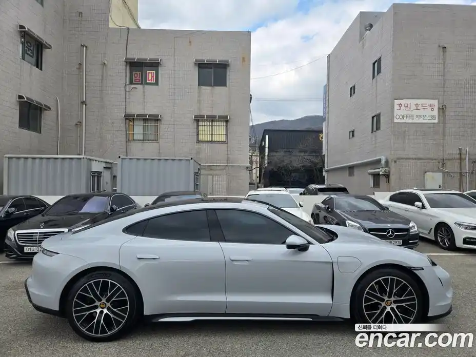 Porsche Taycan 2024 0.1 Автомат в Москве № 231076, фото 4