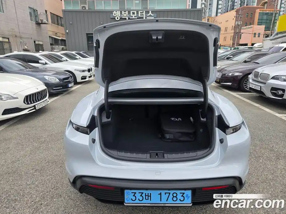 Porsche Taycan 2024 0.1 Автомат в Москве № 231076, фото 9