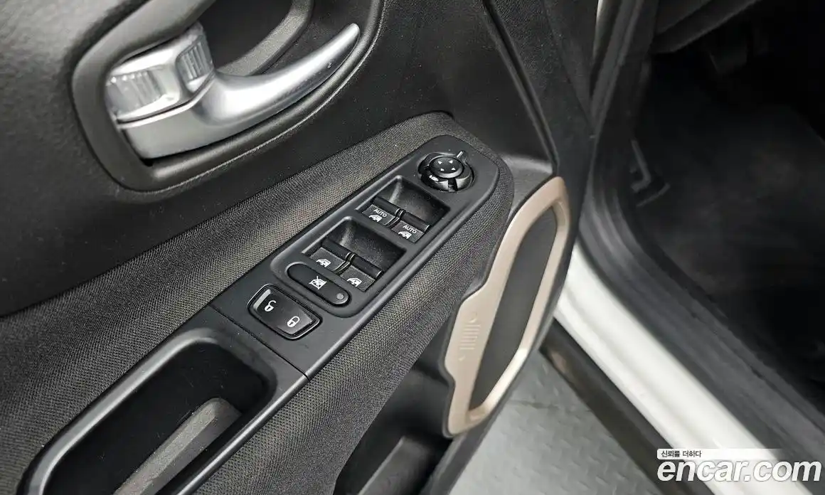 Jeep Renegade 2015 2.4 Автомат в Москве № 232346, фото 18