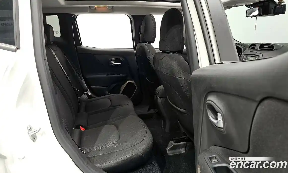 Jeep Renegade 2015 2.4 Автомат в Москве № 232346, фото 19