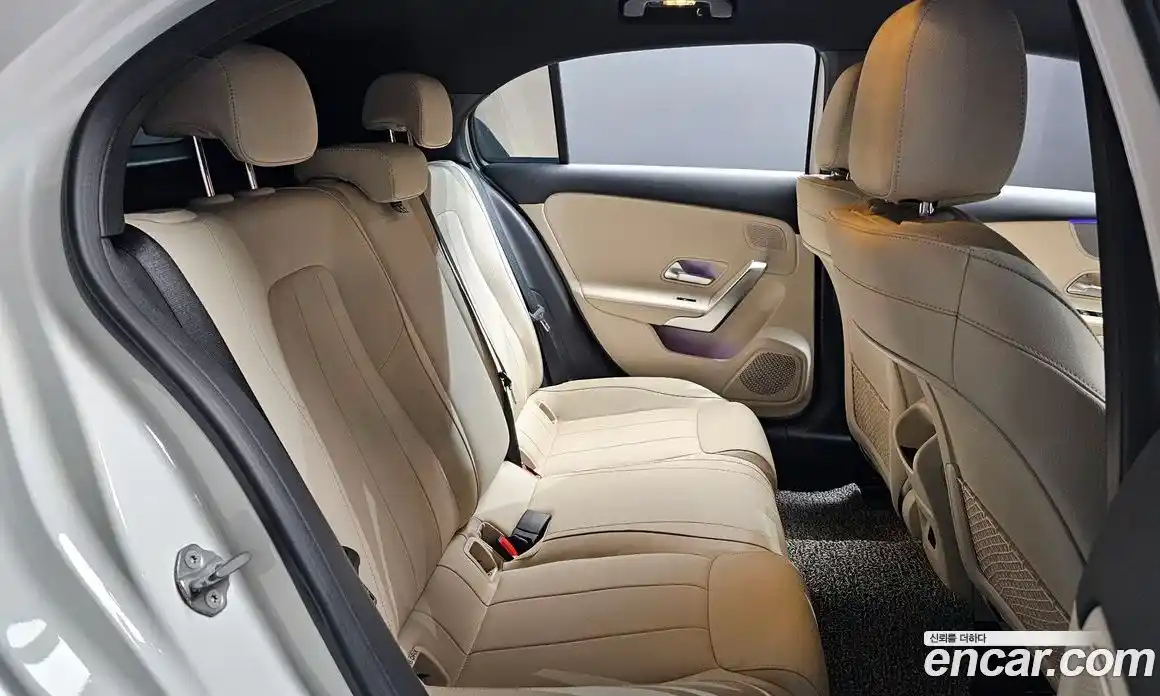 Mercedes-Benz A-Class 2021 2.0 Автомат в Москве № 262915, фото 3