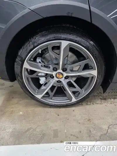 Porsche Taycan 2024 Автомат в Москве № 296039, миниатюра 3