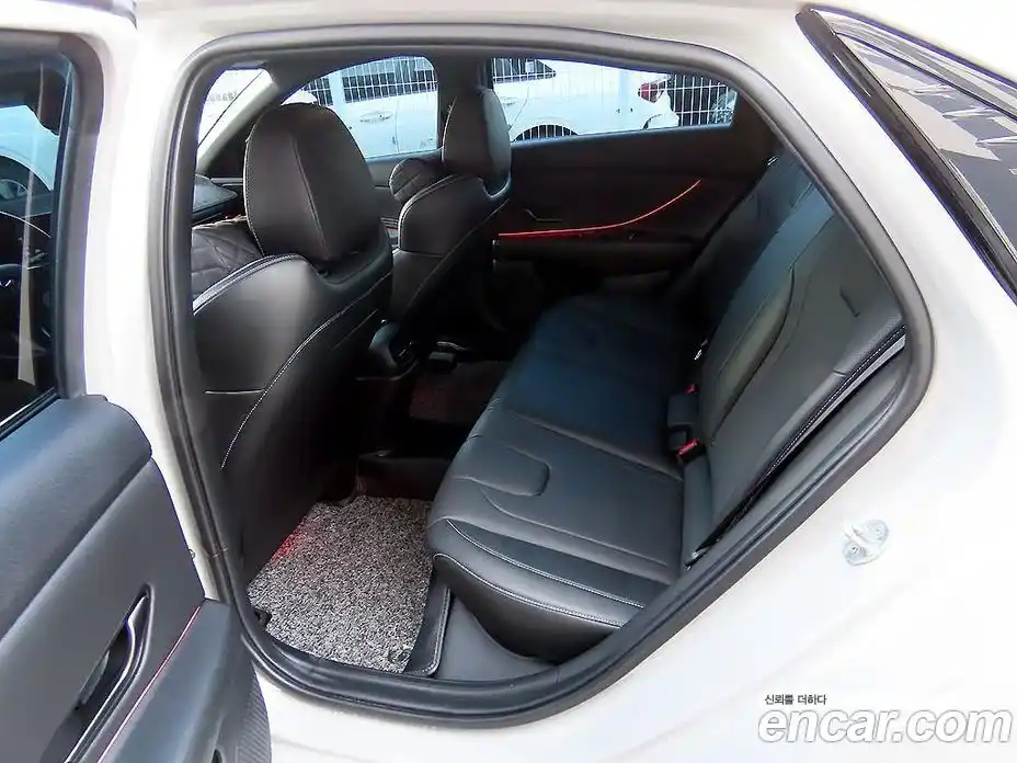 Hyundai Avante 2023 2.0 Механическая в Москве № 330951, фото 6