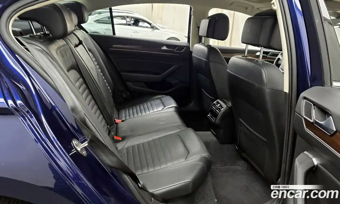 Volkswagen Passat 2018 2.0 Автомат в Москве № 357847, фото 11